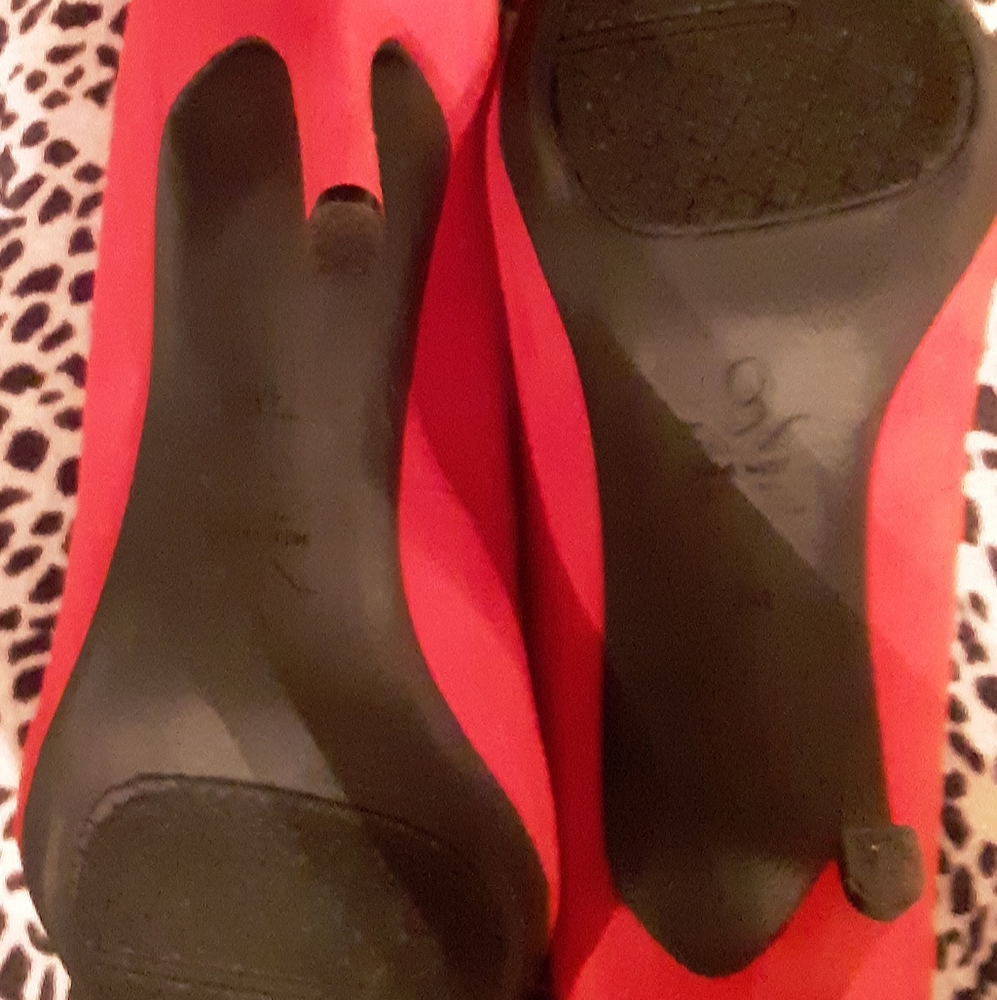 Nine West "Fifth" Pointy Toe Pumps - Picture 4 of 4